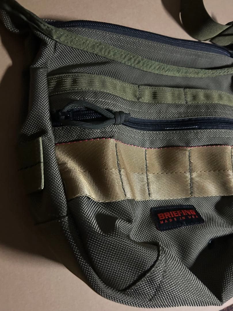 BRIEFING DAY TRIPPER/S MADE IN USA カーキ