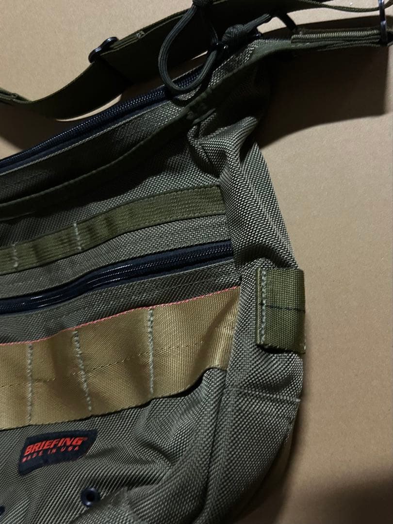 BRIEFING DAY TRIPPER/S MADE IN USA カーキ