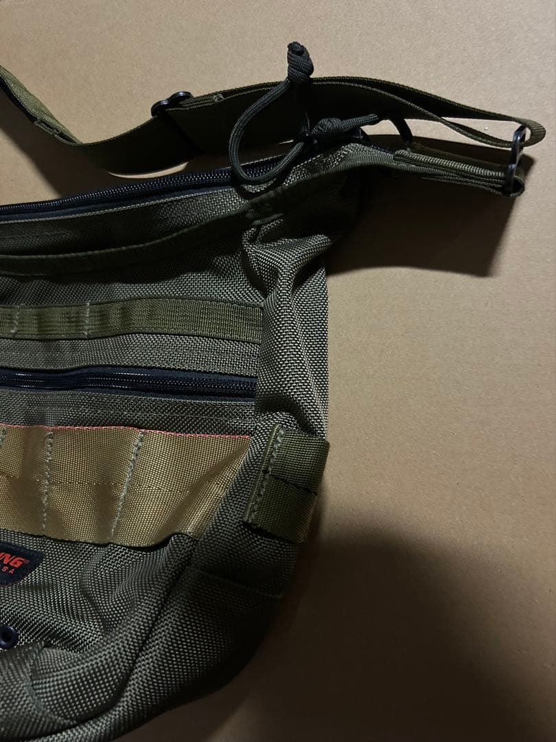 BRIEFING DAY TRIPPER/S MADE IN USA カーキ