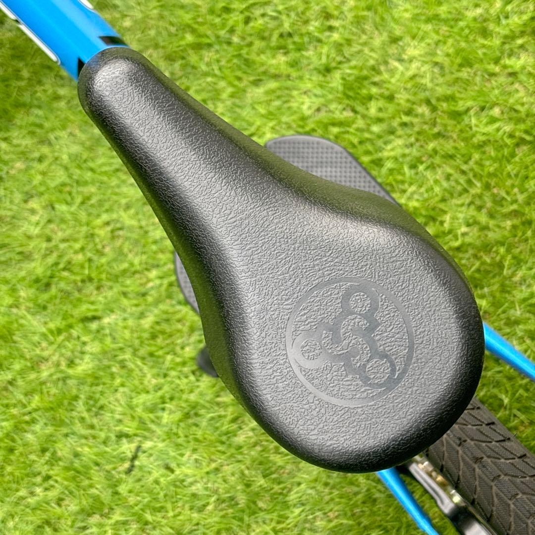 美品 ストライダー 14X ブルー STRIDER 14x バランスバイク 青