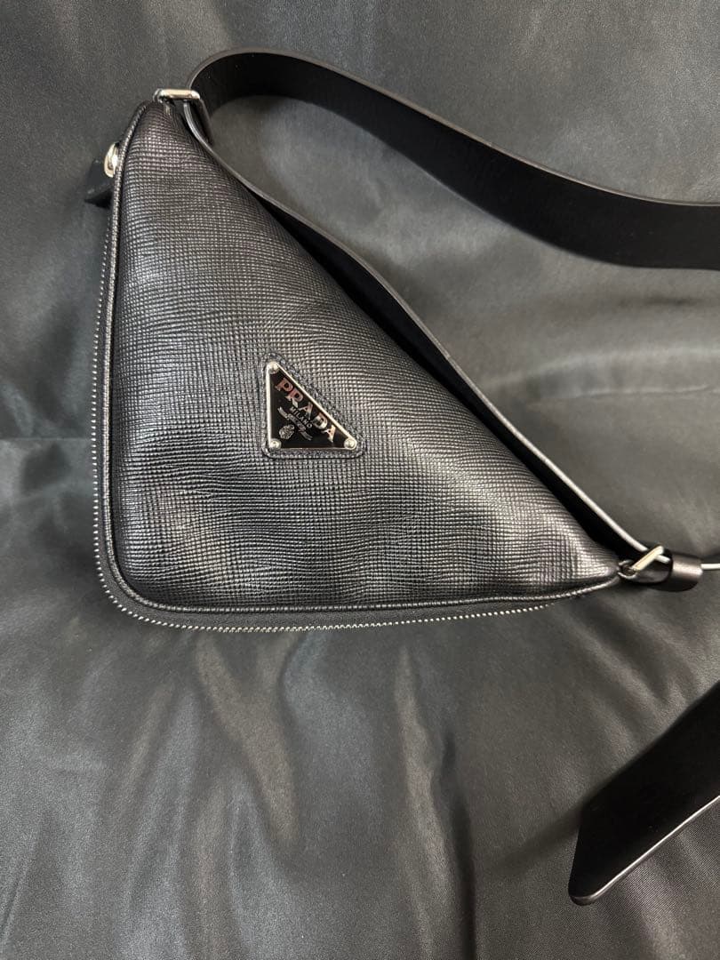 [アーサー]プラダ トライアングル ロゴ ジップ メッセンジャー バッグ