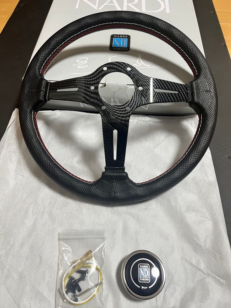 ナルディ14インチカーボンファイバースタイルスポーク、レッドステッチ