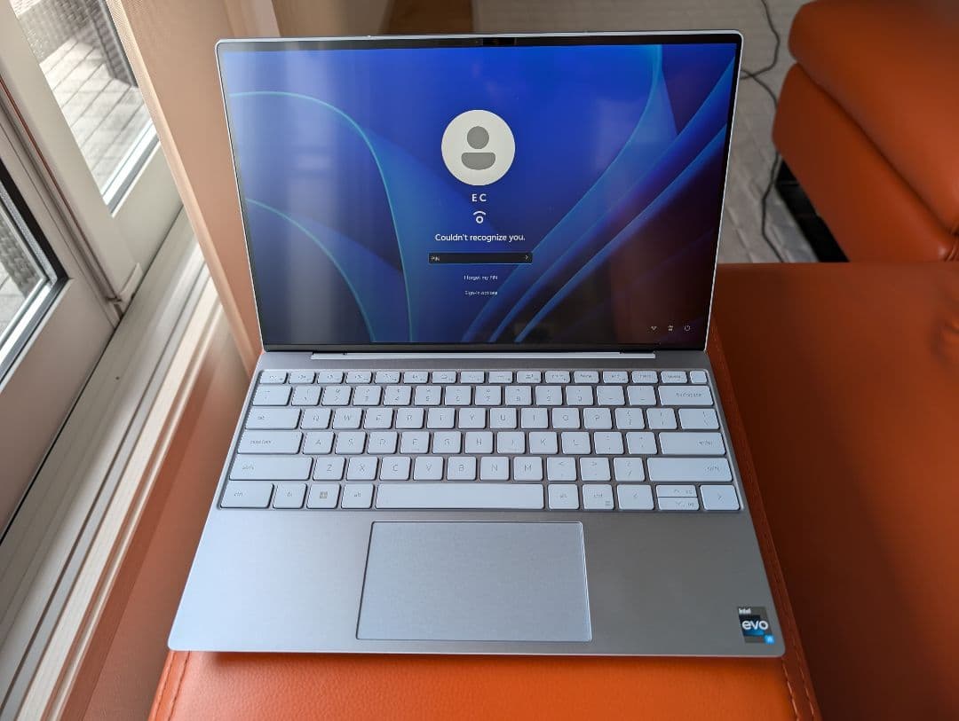 2024年軽量薄型ノートPC DELL XPS13 (9315)