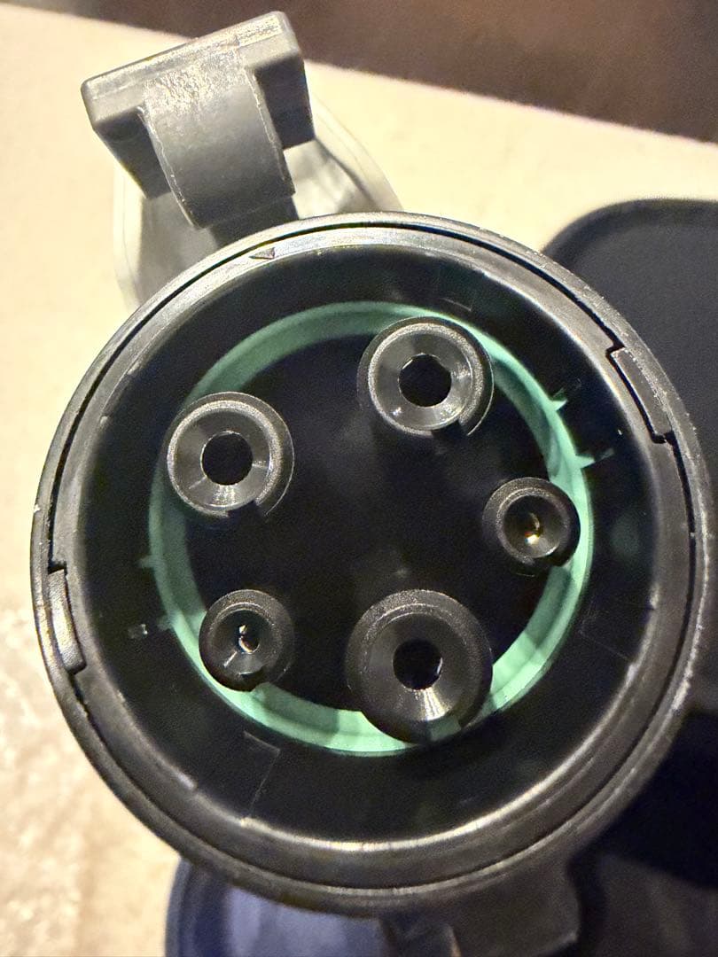 日産　リーフ　Nissan Zero Emission 充電器