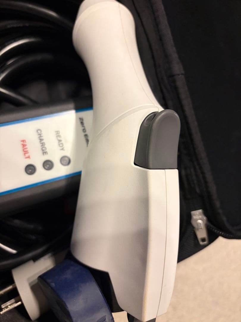 日産　リーフ　Nissan Zero Emission 充電器