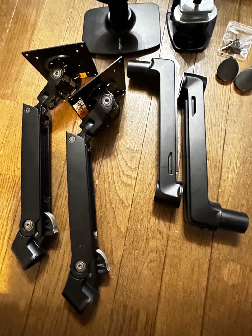 Amazonベーシック モニターアーム デュアル-ディスプレイタイプ 32インチ