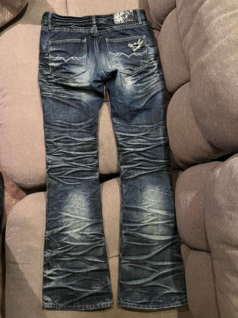 FUGA 鬼ヒゲ フレアダメージデニム