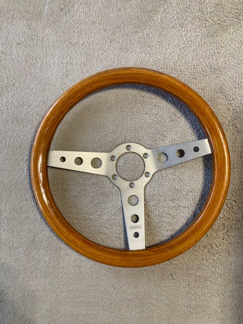 MOMO 3スポーク ステアリングホイール