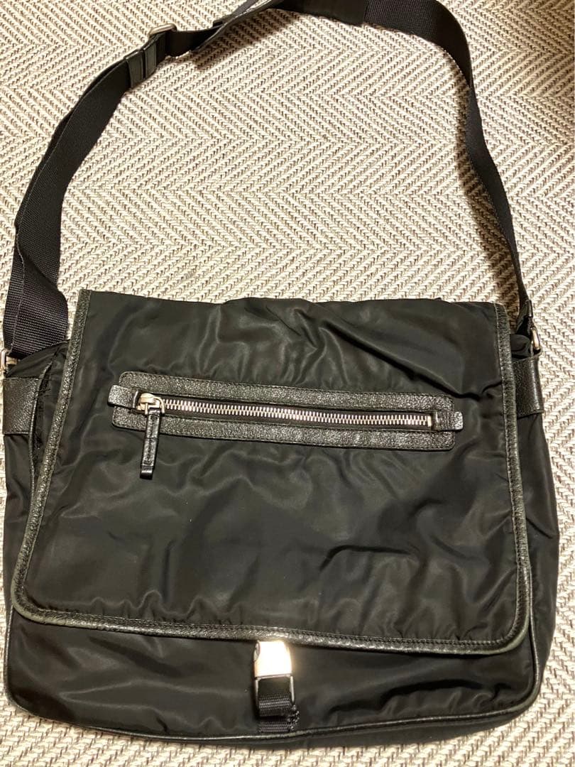 PRADA プラダ ショルダーバッグ メッセンジャーバッグ 三角ロゴ