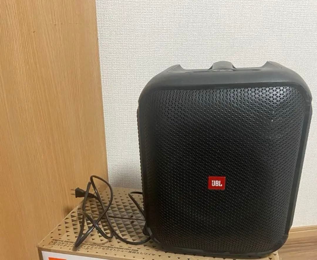 JBL PartyBox ワイヤレススピーカー箱は潰れて無いです。