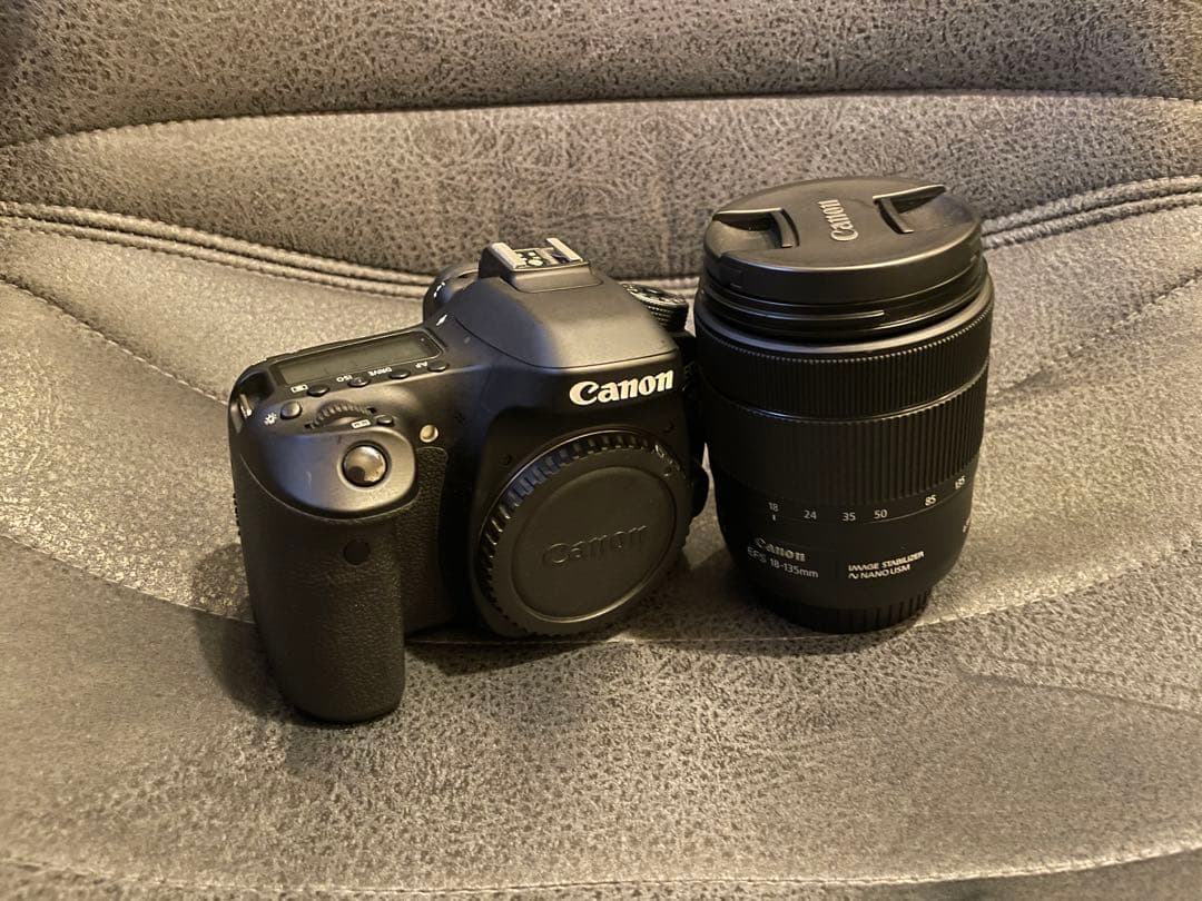 Canon EOS 80D デジタル一眼レフカメラ本体（レンズ付）