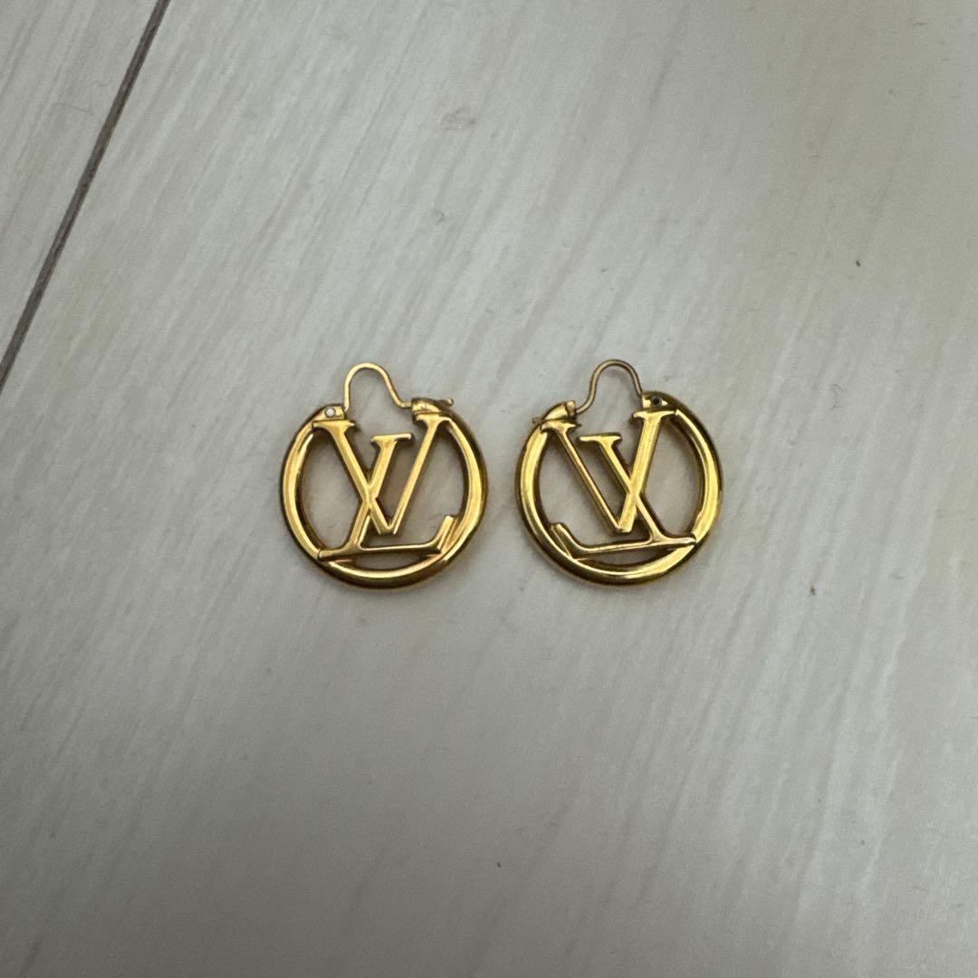 Louis Vuitton ゴールドロゴピアス