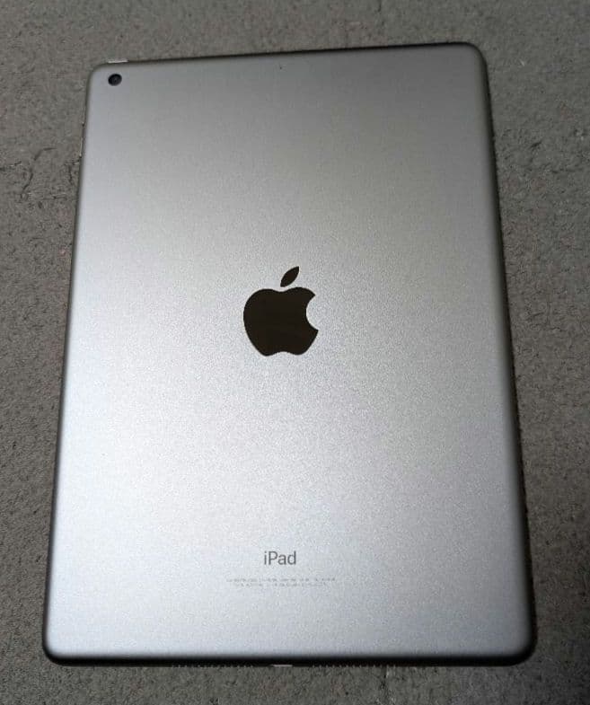iPad第6世代 32GB シルバー Wi-Fiモデル