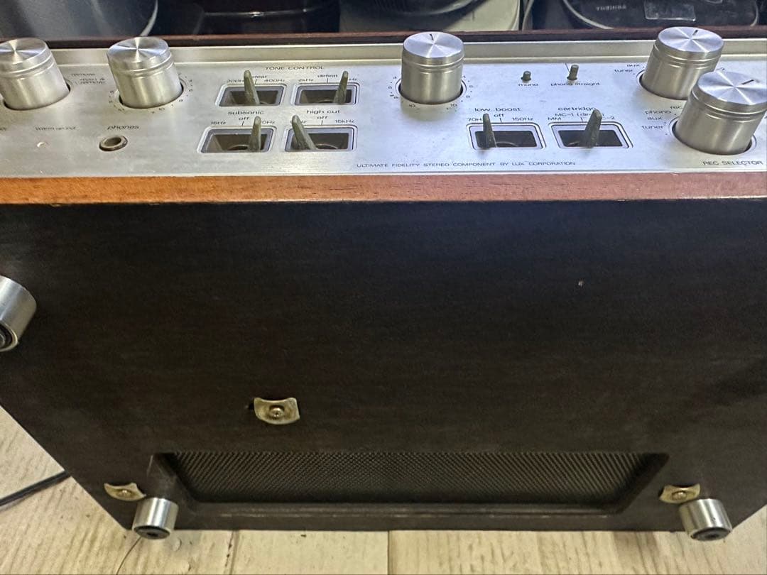 木目調オーディオアンプ