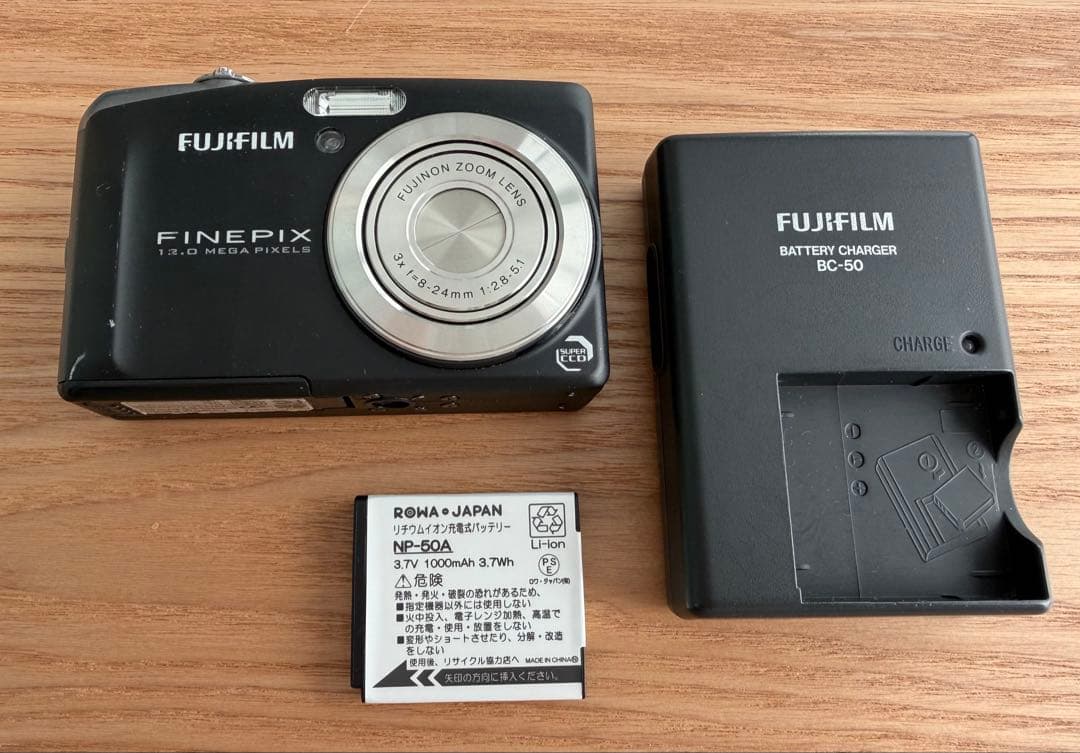 動作品　FUJIFILM FinePix F60fd デジタルカメラ　ブラック