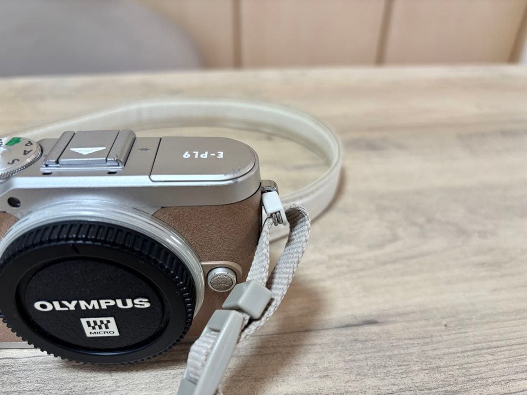 【お値下げ中】OLYMPUS E-PL9 ミラーレス一眼カメラ本体のみ ブラウン