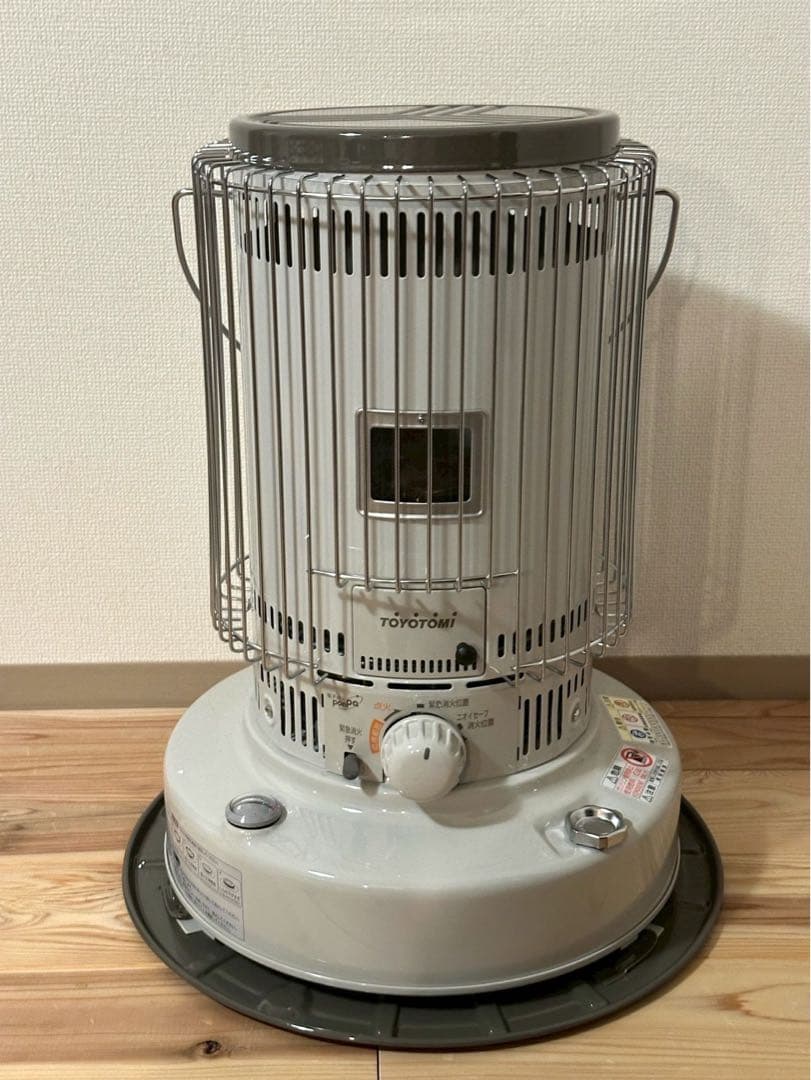 【新品・未使用】トヨトミ 石油ストーブ ホワイト　KS-67H