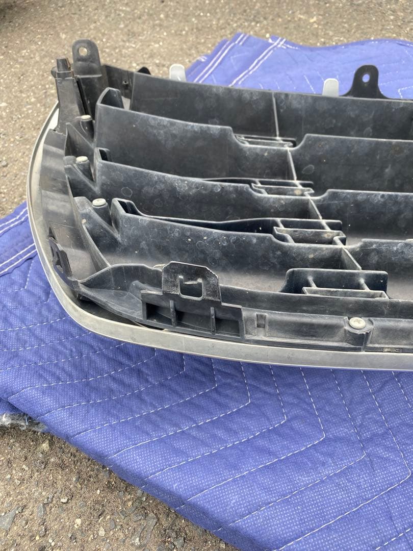 ランドクルーザー200フロントグリル