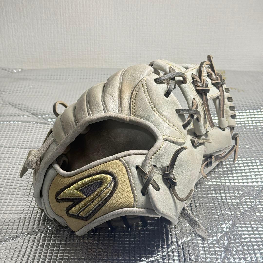 金*様 ディークエスト 硬式グローブ 右投げ用　ホワイト　内野手用　Hウェブ　日
