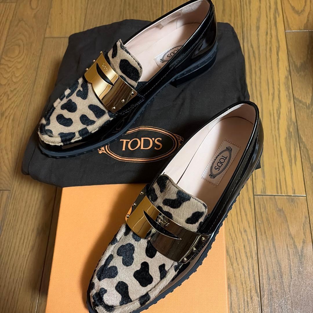 トッズローファー