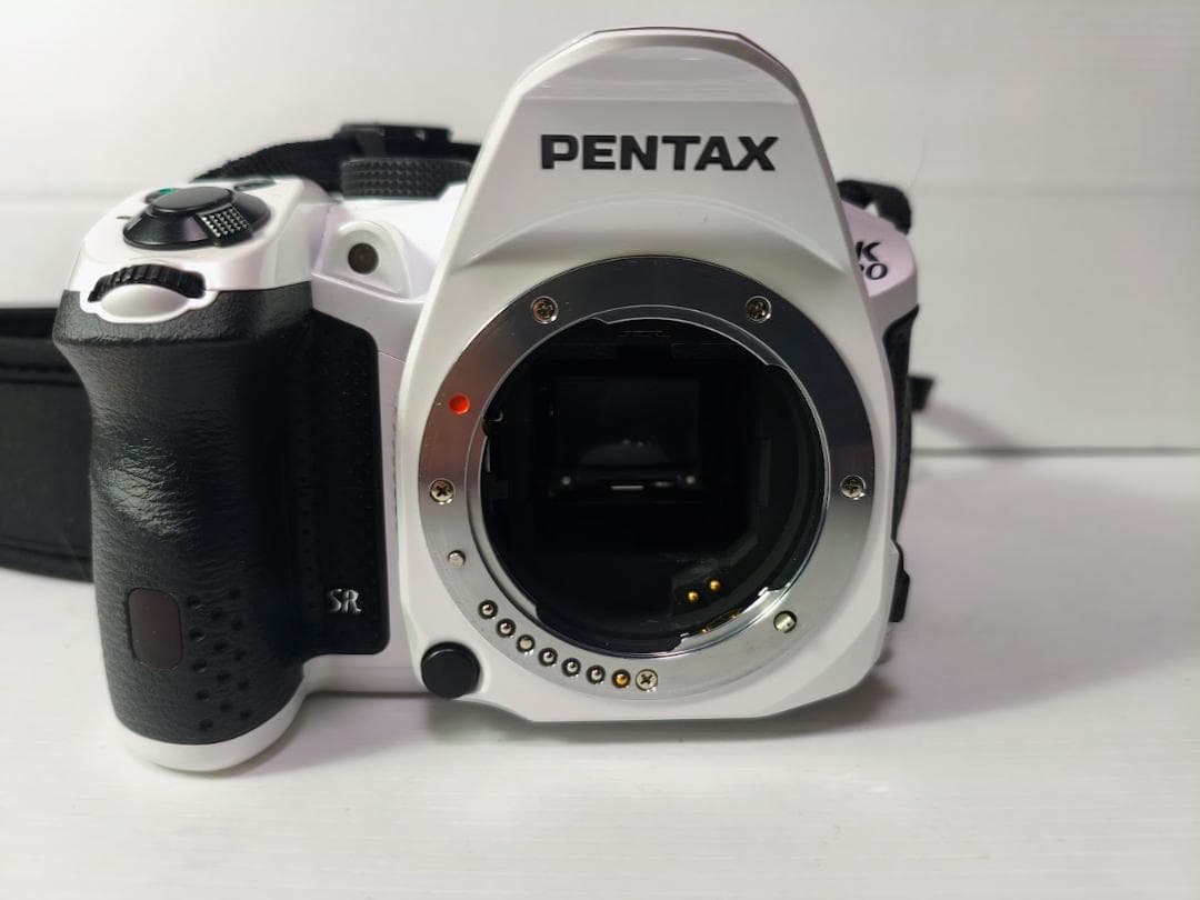 【黒死病対策】【内臓電池交換】ペンタックス　PENTAX K-30 綺麗な白