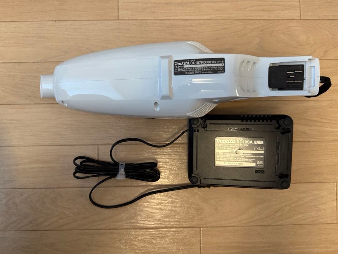 マキタ 充電式クリーナー ホワイト CL107FDSH 充電器付き