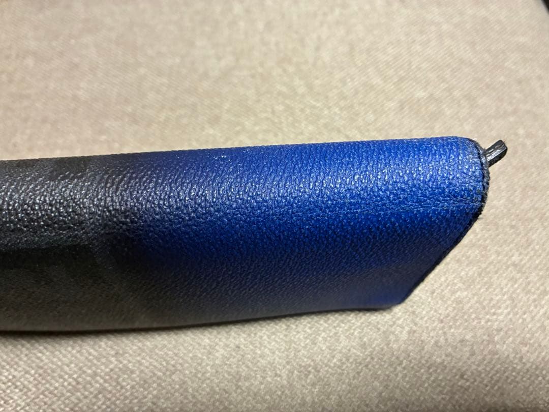 フェンディ（FENDI）　長財布　海外限定柄　青、黒マルチカラー