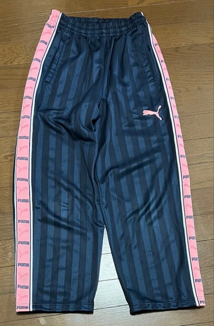 美品　PUMA プージャ　セットアップ上下　刺繍ロゴ　ネイビー　ピンク　SS