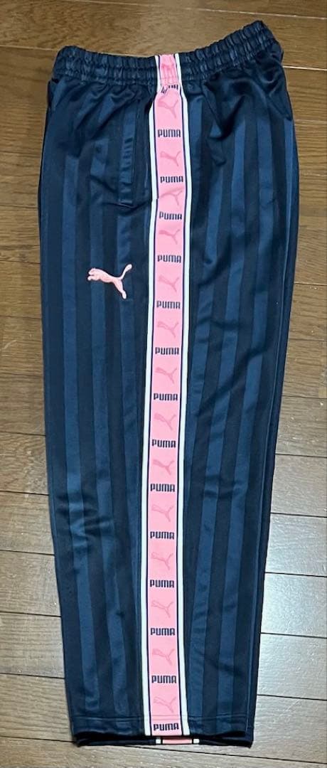 美品　PUMA プージャ　セットアップ上下　刺繍ロゴ　ネイビー　ピンク　SS