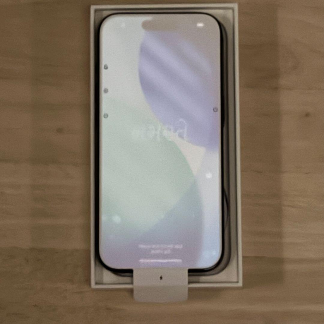 iPhone 15 Pro 256GB ブラックチタニウム 新品同様品