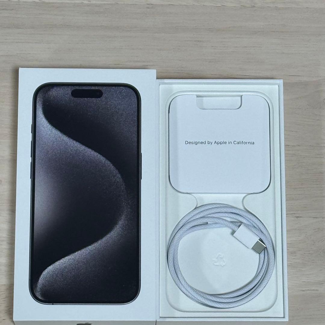 iPhone 15 Pro 256GB ブラックチタニウム 新品同様品