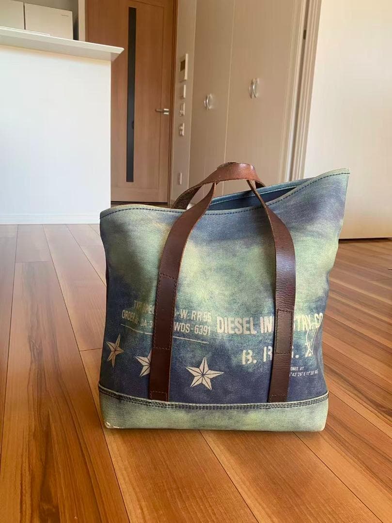 DIESEL大容量トートバッグ・本革ｘデニム・撥水ダメージ加工×不対称デザイン