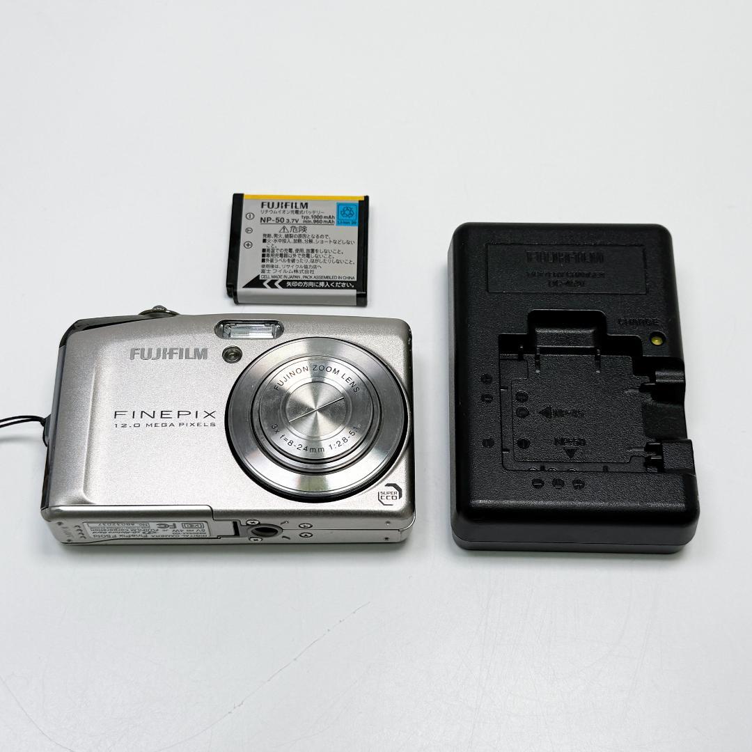 多少難あり品 フジフイルム FinePix F50fd シルバー