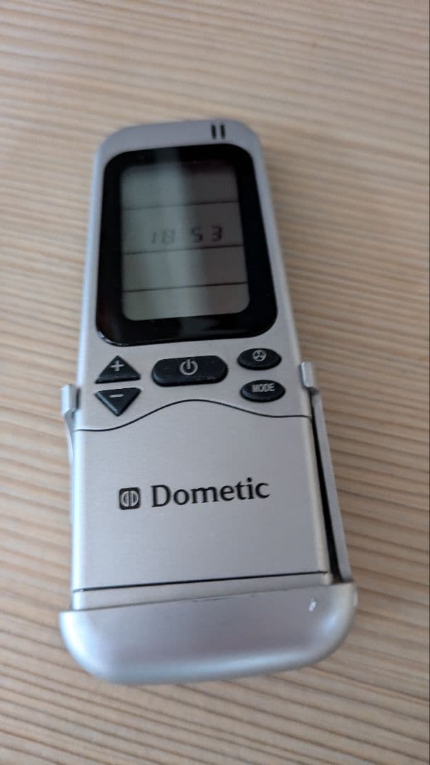 Dometic エアコン本体 カバーとリモコンのみ　B2200