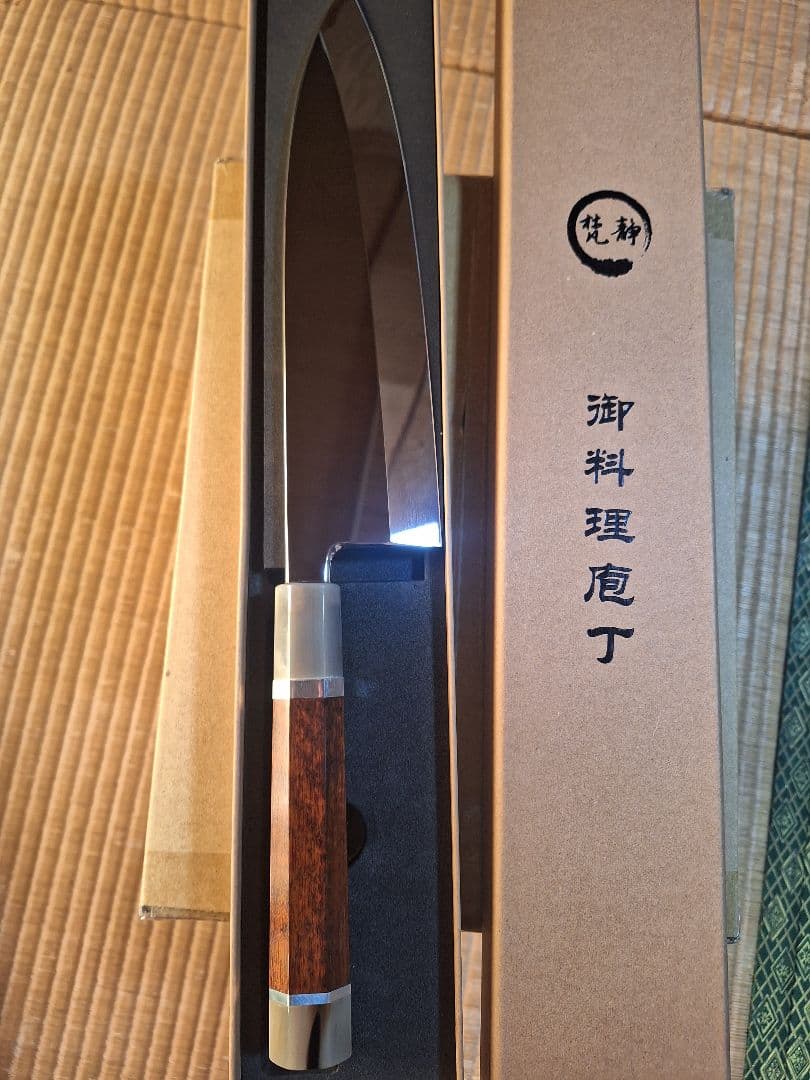 出刃包丁 8寸　ウルトラ鏡面仕上げ　スネークウッド白水牛角二本銀巻八角柄