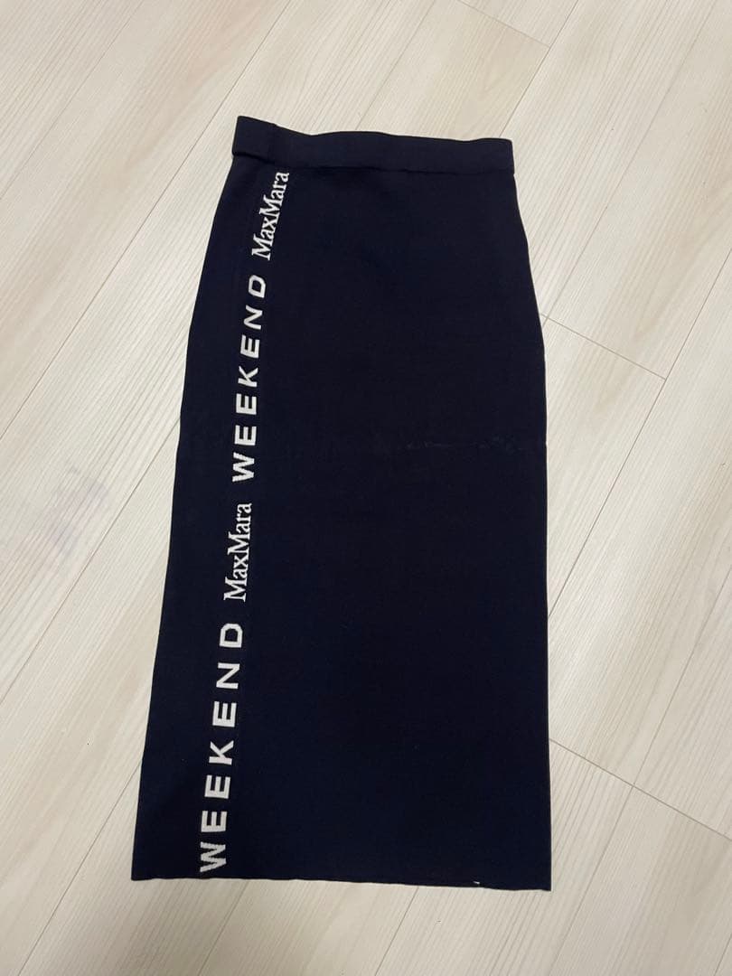 WEEKEND MaxMara ロゴブラックニットタイトスカート