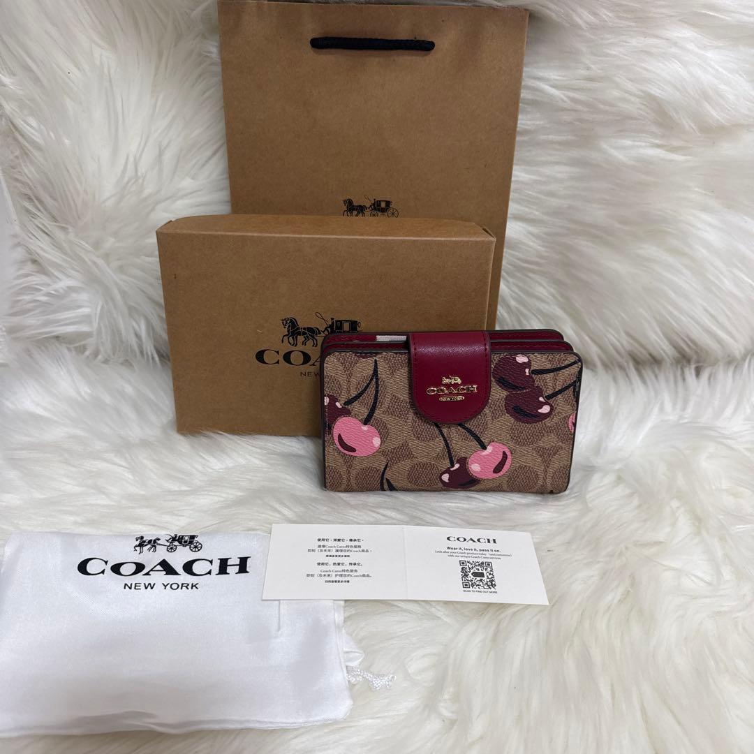 COACH チェリー柄 二つ折り財布