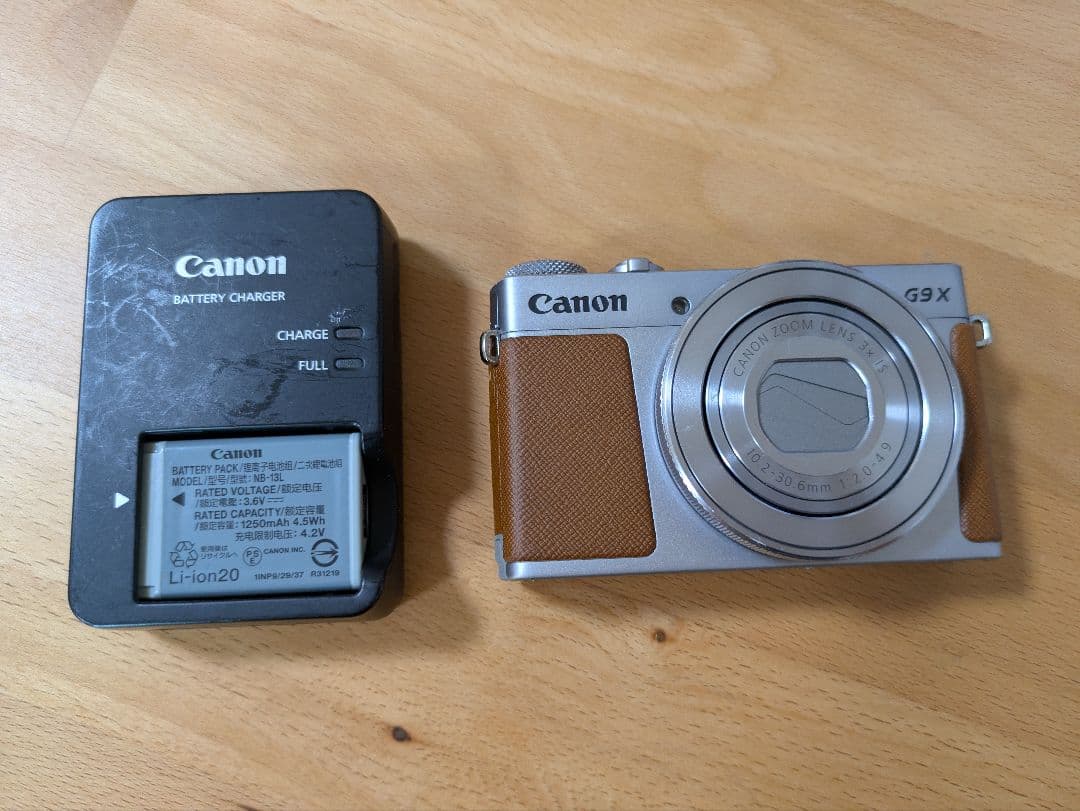 Canon PowerShot G9 X Mark II 本体と充電器
