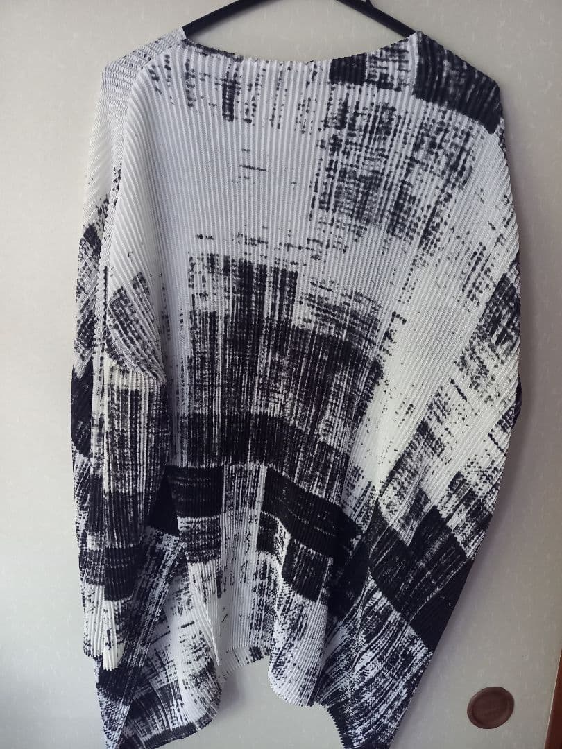 オーバーサイズトップス 白黒パターン