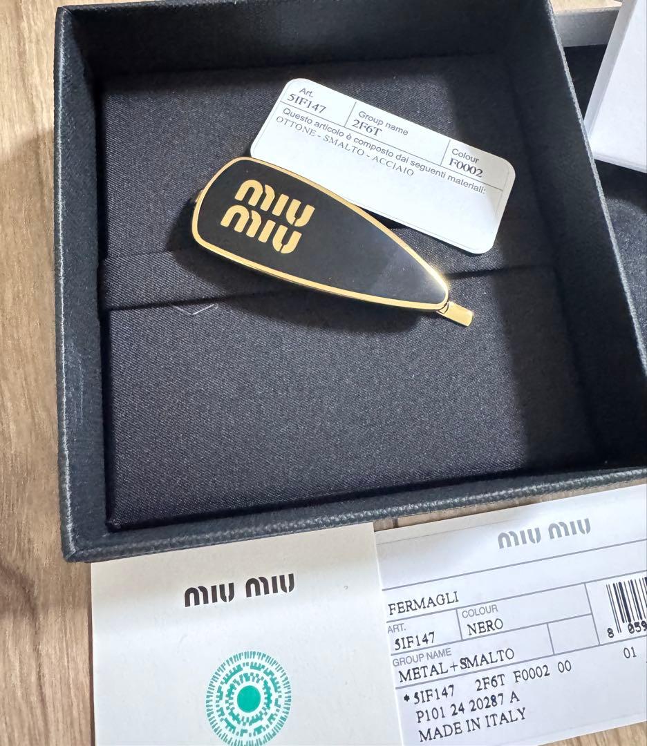 MIU MIU ミュウミュウ　ヘアピン エナメルメタル　ブラック　ゴールド