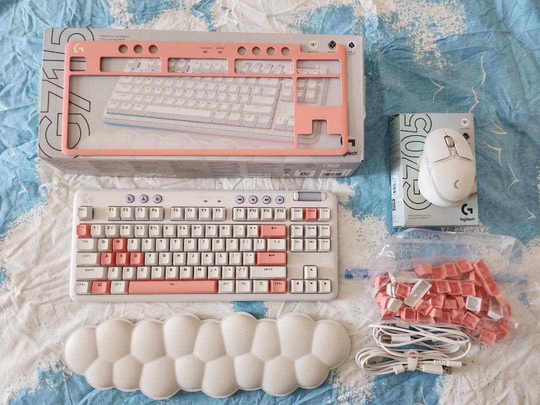 Logicoolオーロラ G715 キーボードと G705 マウス＋付属品セット