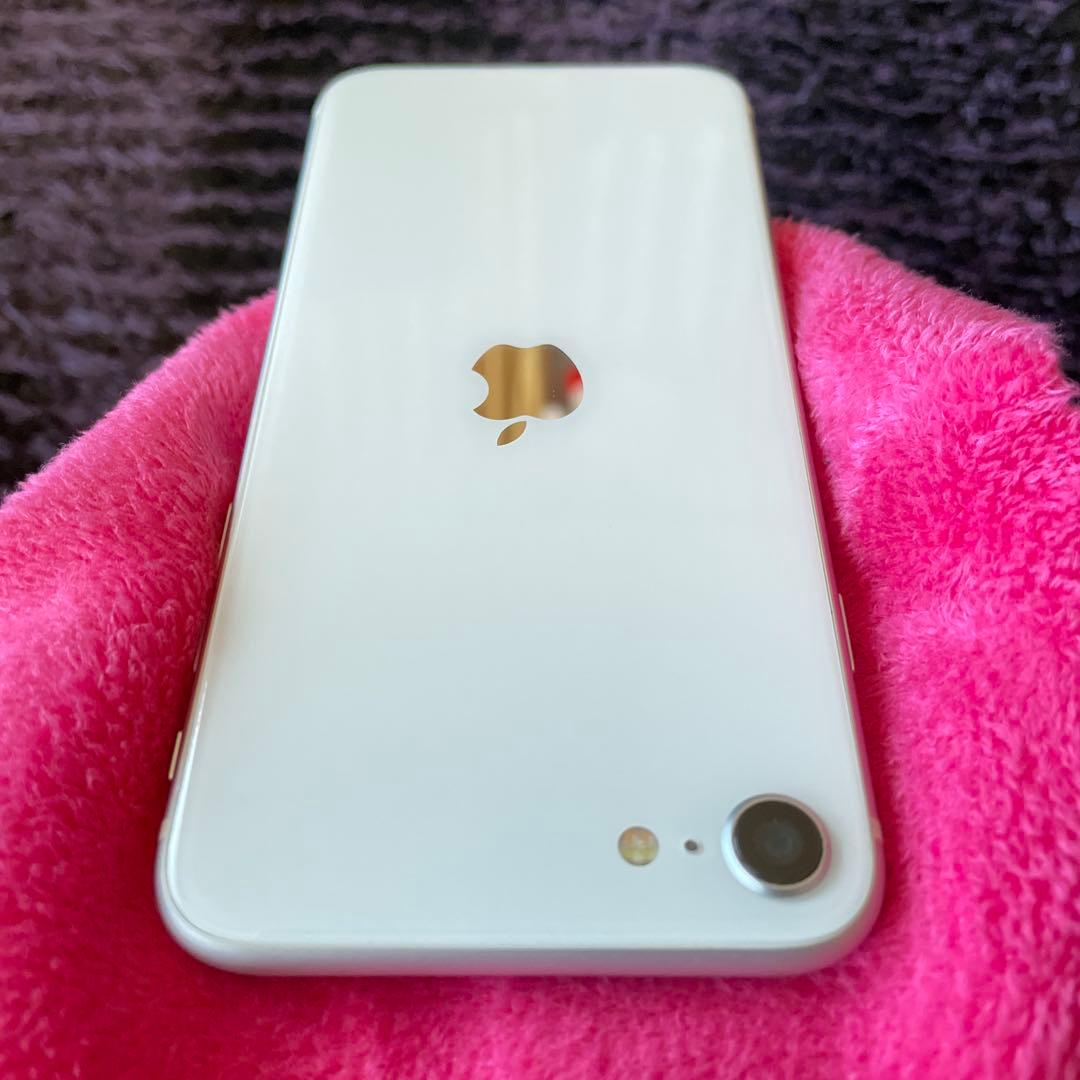 iPhone SE 第2世代　シルバー　64GB