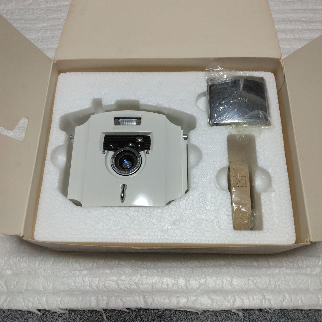 ★世界限定発売品★　オリンパス　フィルムカメラ　Ecru エクリュ