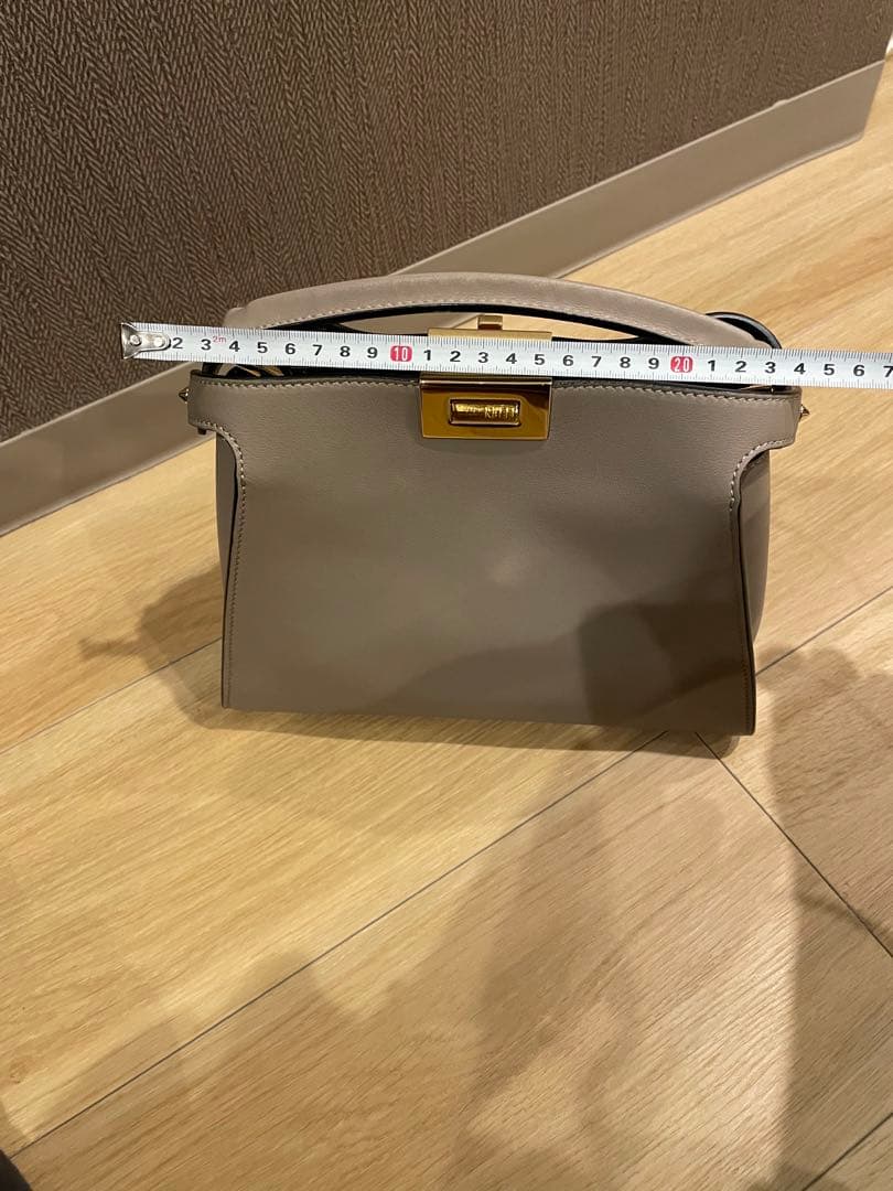 フェンディ FENDI ピーカブー　エッセンシャリー