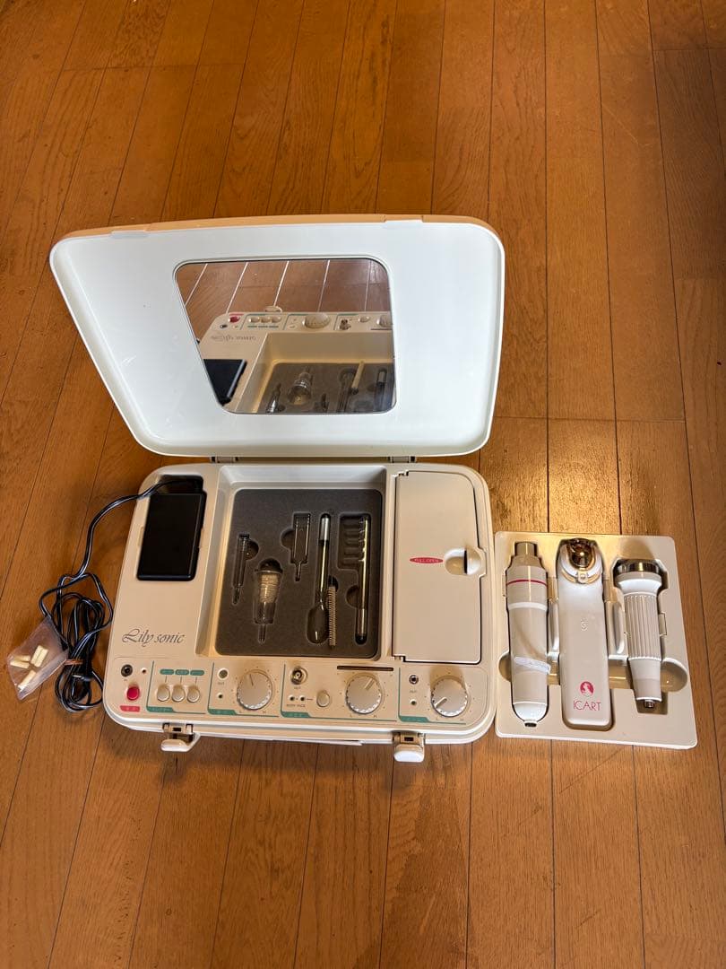 リリーソニック美顔器 ミラー付き ホワイト