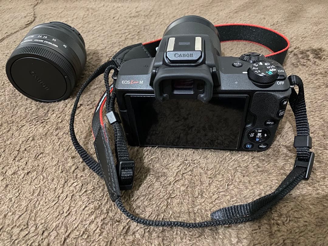 Canon EOS Kiss M ダブルズームキット
