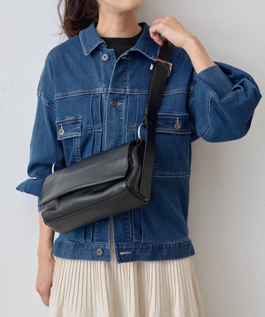 ★連休価格★【新品タグ付】ビアズリー レザー ボディバッグ + 替ベルトセット2