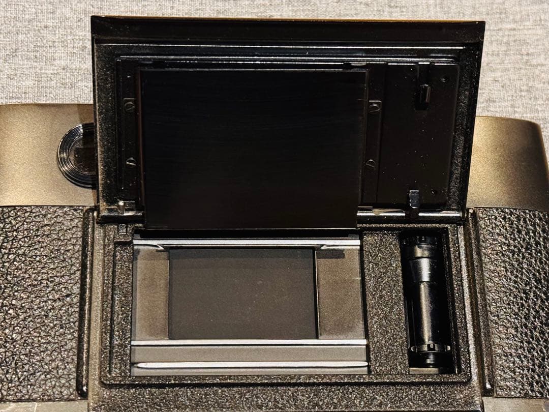 フィルムカメラ Upgraded Leica M5: Voltage changed 3Lug