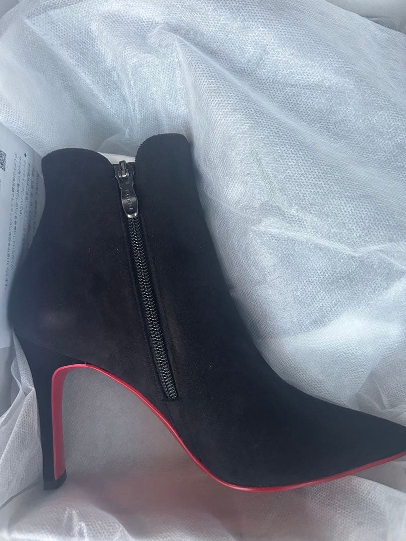 ダイアナ　ブラックスエード　ショートブーツ