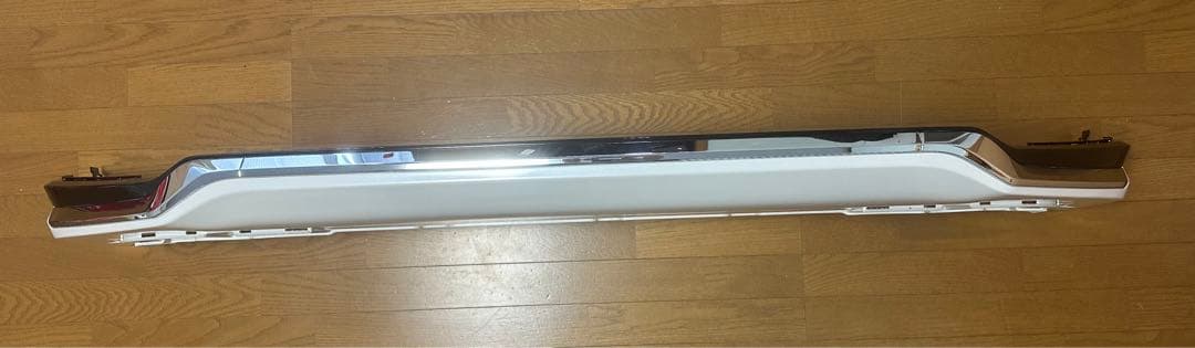 和*橋様 Honda Vezel【後期】フロントロアースカートクロームメッキ 白